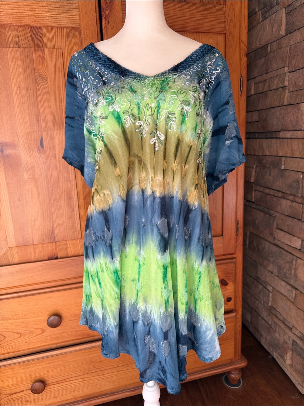 Boho Tie-Dye V-Neck Women’s Tunic Top in Blue and Green.  Rayon. Free size